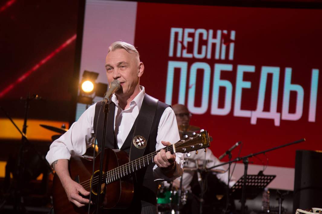 Музыкант Александр Ф. Скляр принимает участие в записи онлайн-концерта «Песни Победы»