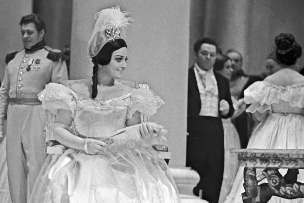 Маквала Касрашвили в роли Татьяны в сцене из оперы "Евгений Онегин"