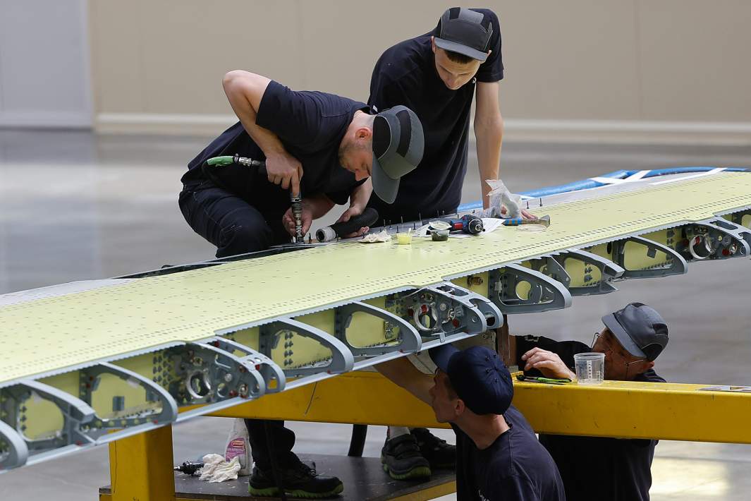 Самолет крыло 