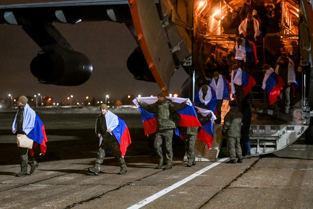 Российские военнослужащие, возвращенные из украинского плена