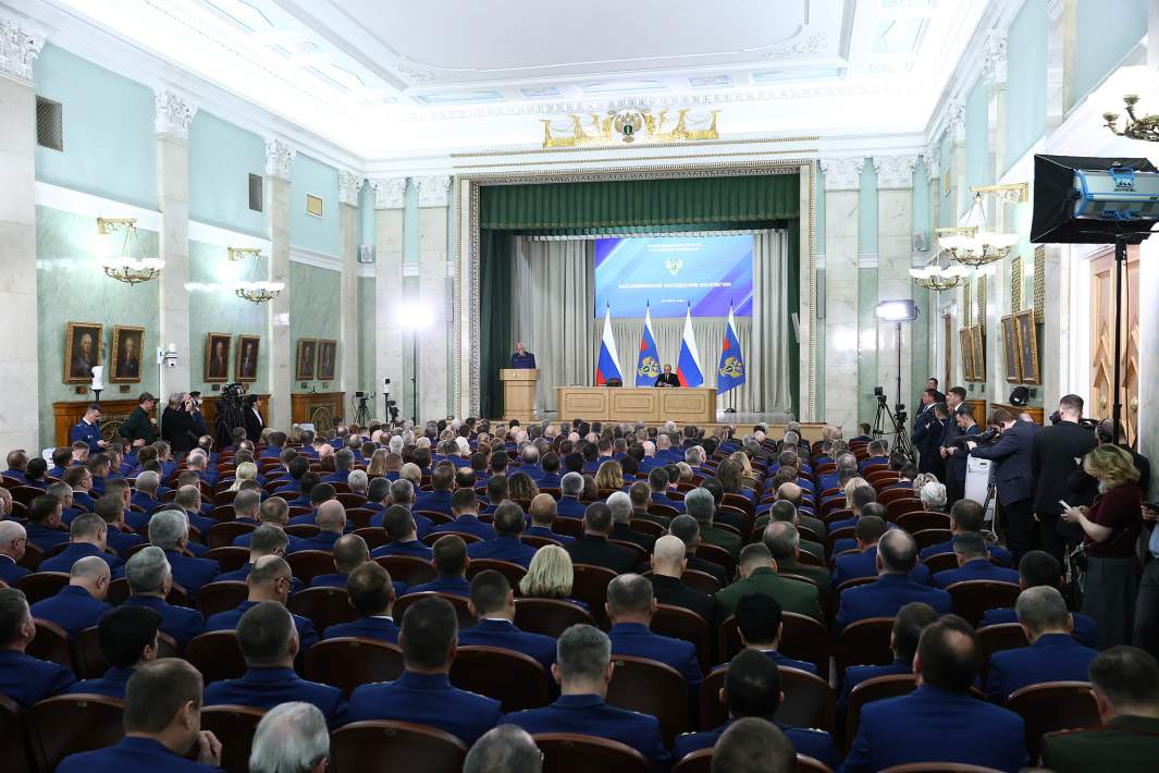 Президент РФ Владимир Путин на расширенном заседании коллегии Генеральной прокуратуры РФ.