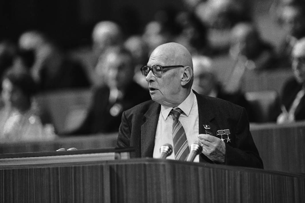 Анатолий Александров