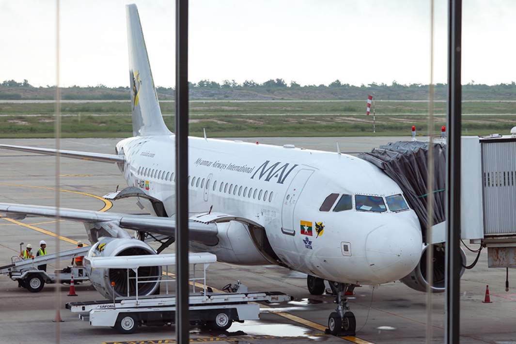 Самолет авиакомпании Myanmar Airways International в аэропорту