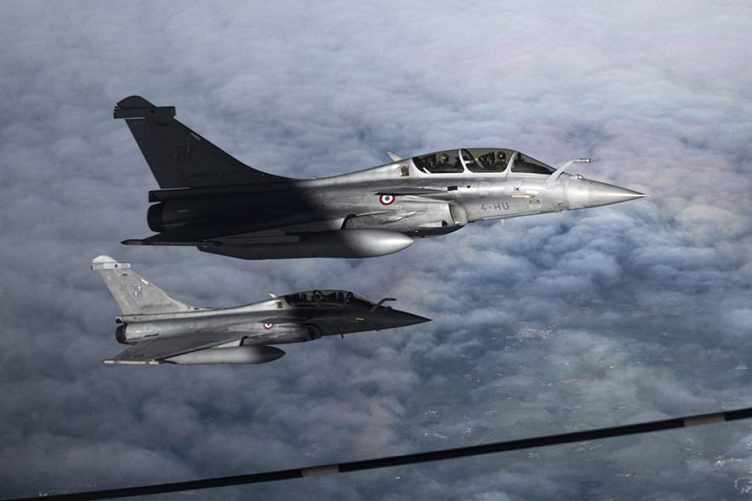 Французские истребители Rafale в полете
