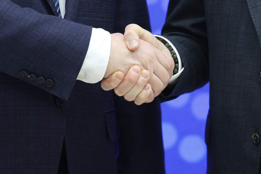 рукопожатие
