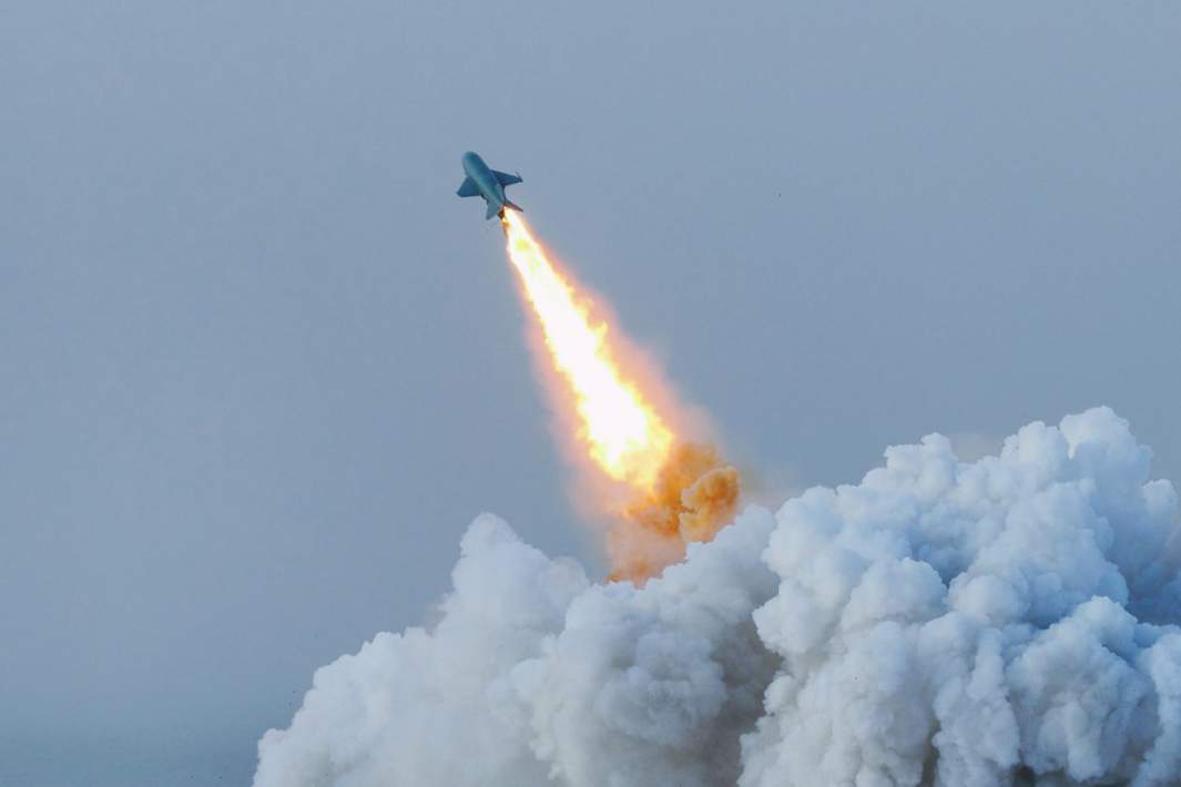 Пуск крылатой ракеты П-15 "Термит"