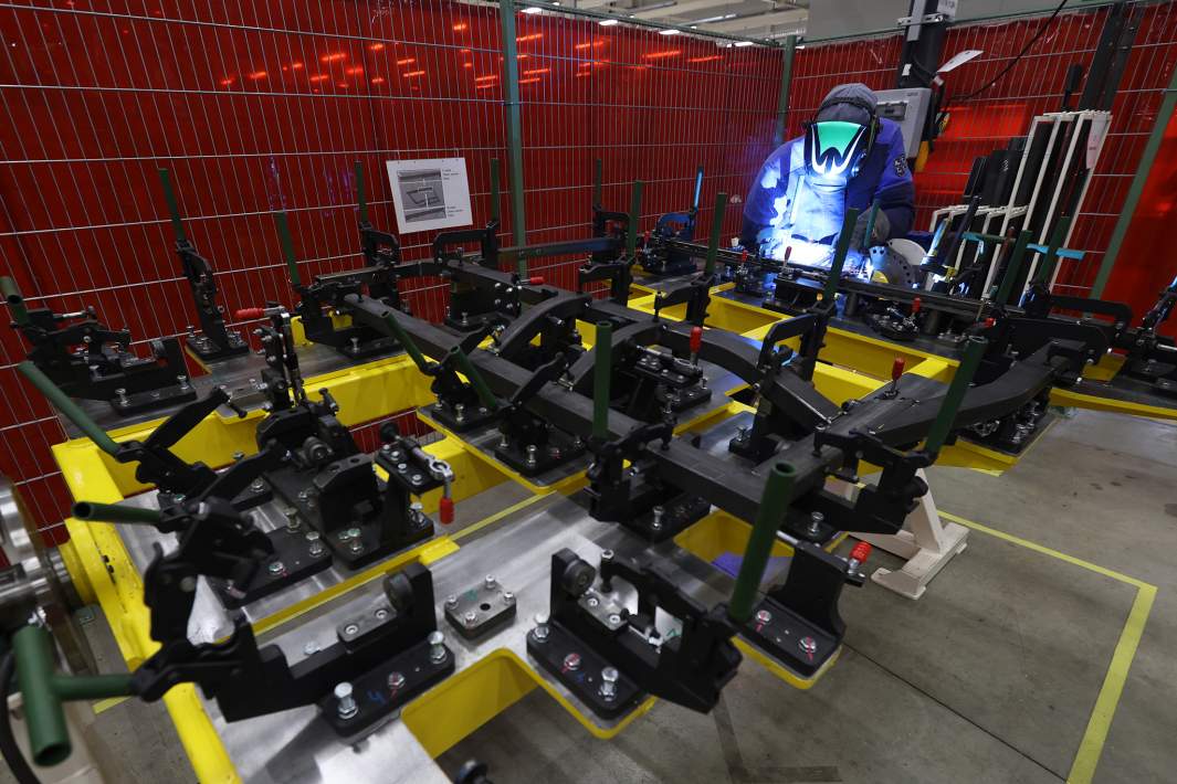 Серийное производство тяжёлых полноприводных грузовых автомобилей БАЗ