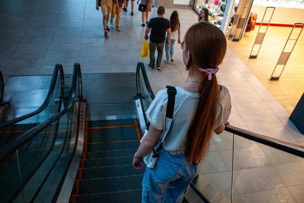 Девушка в ТЦ 