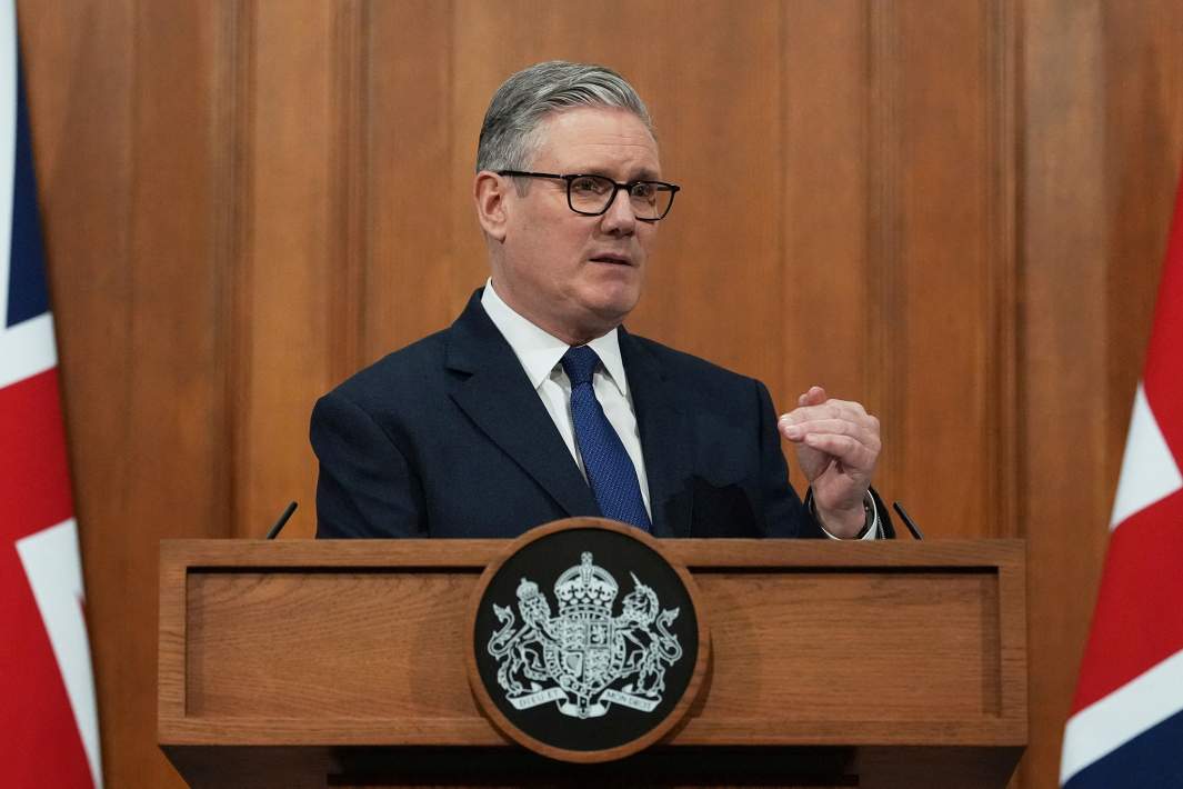 Премьер-министр Великобритании Кир Стармер во время пресс-конференции в Лондоне