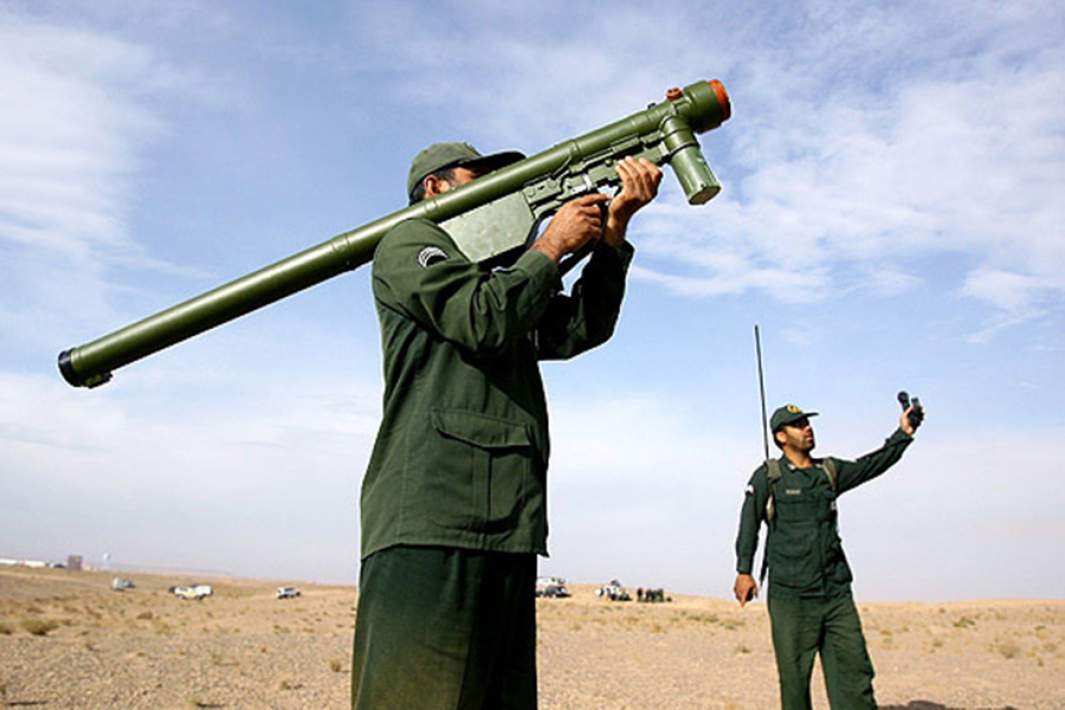 Иранский военнослужащий с ПЗРК MISAG-2