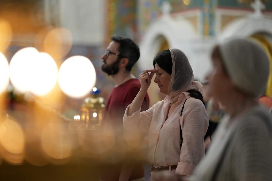 Верующие в церкви 