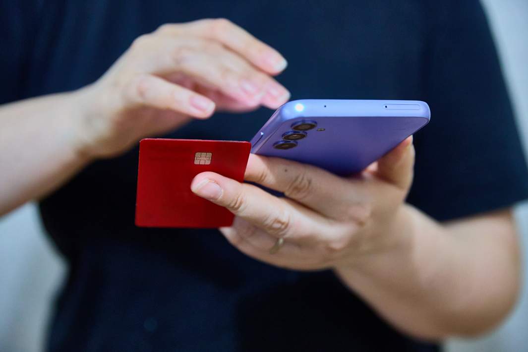 Телефон в руках 