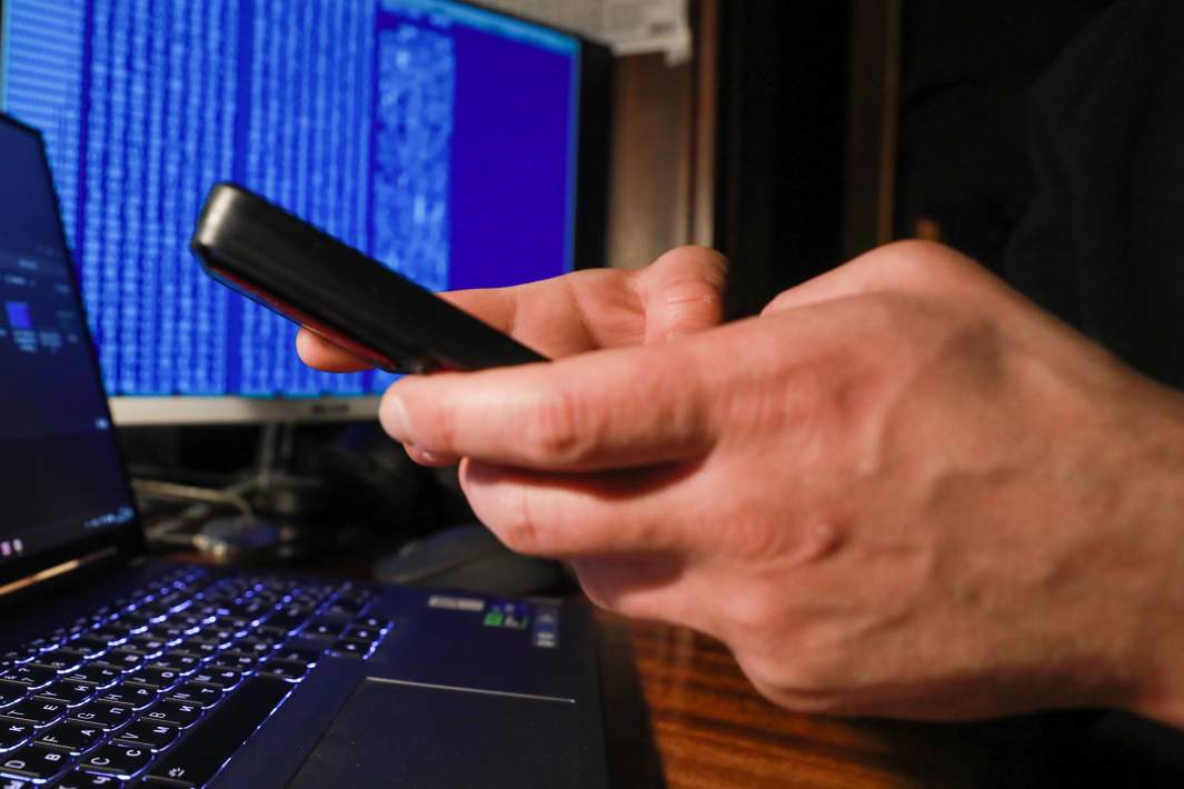 Телефон в руке 