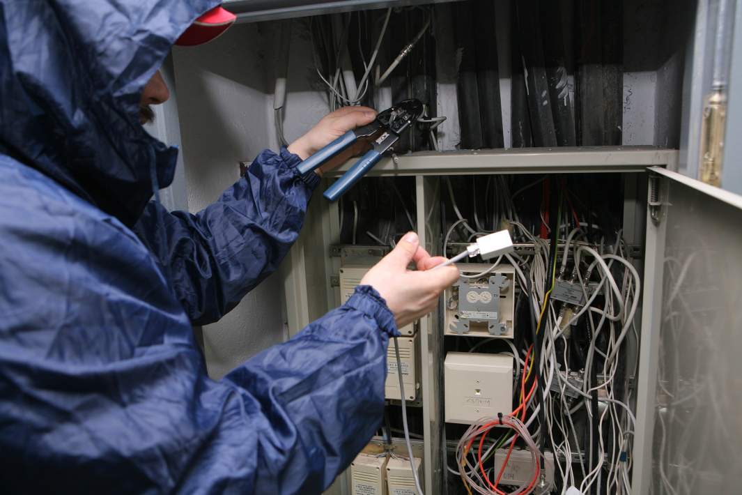 Прокладка кабеля для интернета