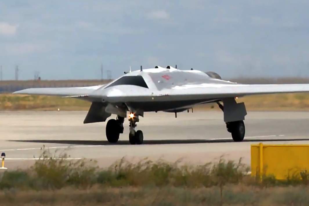 Российский ударный БПЛА С-70 «Охотник»