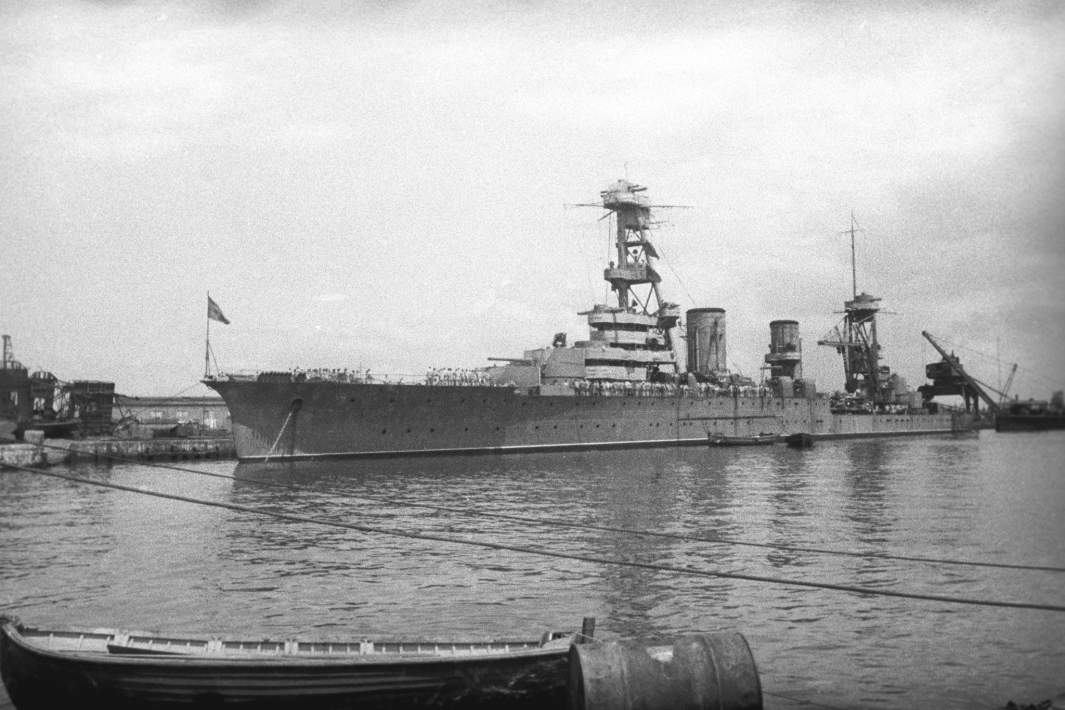Крейсер  «Красный Кавказ». В ночь на 4 февраля 1943 года совершал серию высадок морского десанта к западу от Новороссийска, в тылу немцев