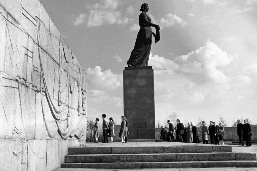 Пискаревское кладбище в Ленинграде. 1963 год