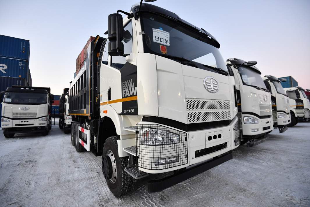 Таможенное оформление грузовых автомобилей FAW, поступивших из КНР на Октябрьский таможенный пост Екатеринбургского таможенного терминала