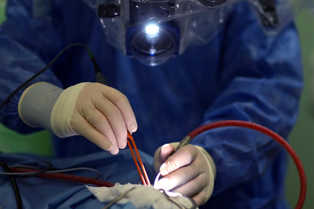 Нейрохирург