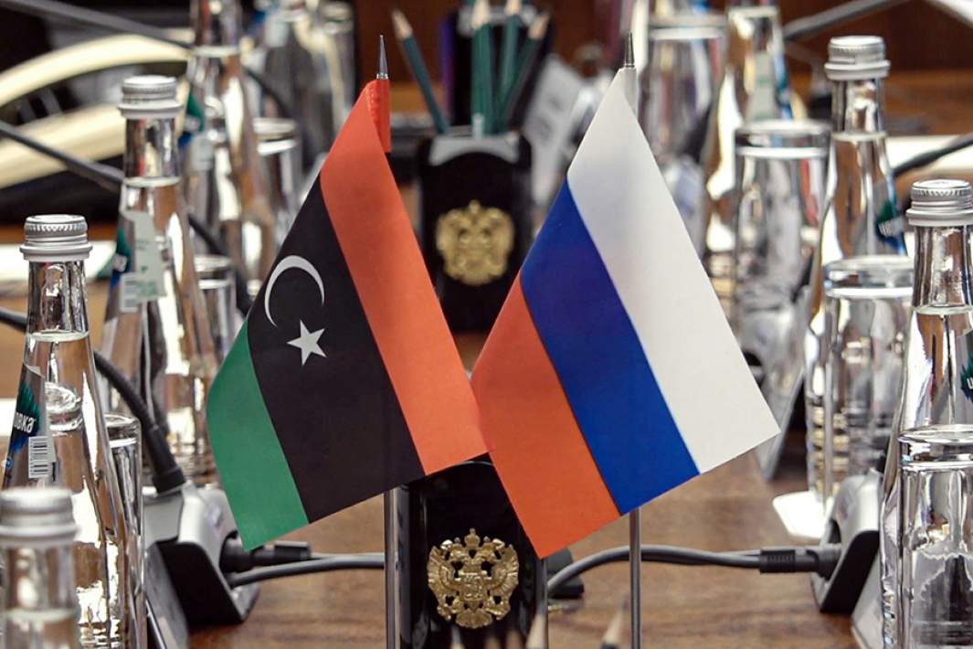 Флаги России и Ливии
