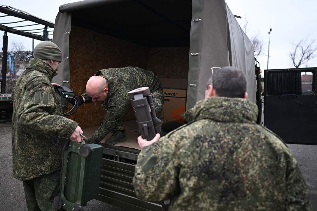 Военнослужащие роты РЭБ