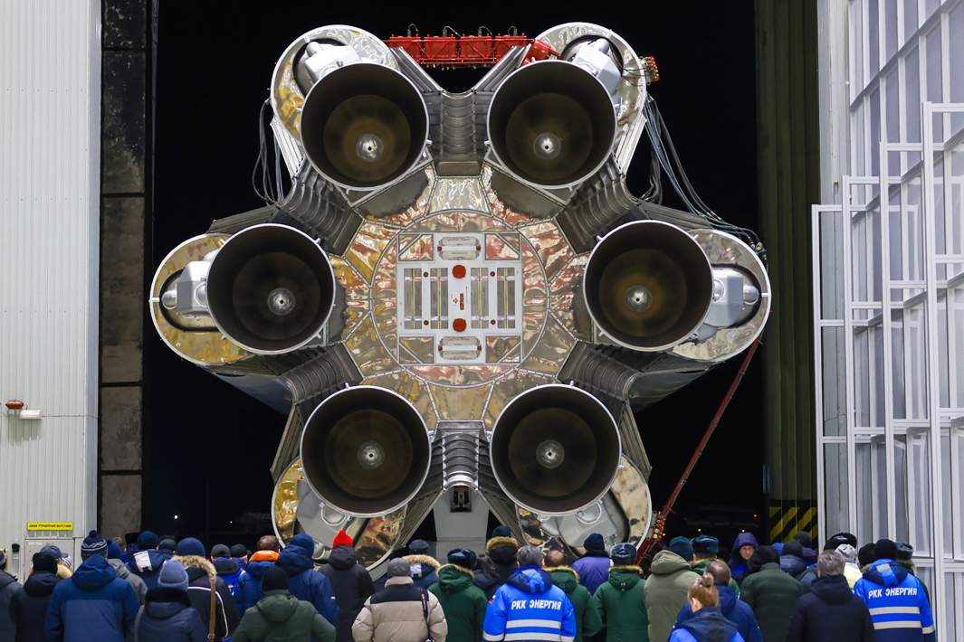 Вывоз ракеты-носителя "Протон-М"