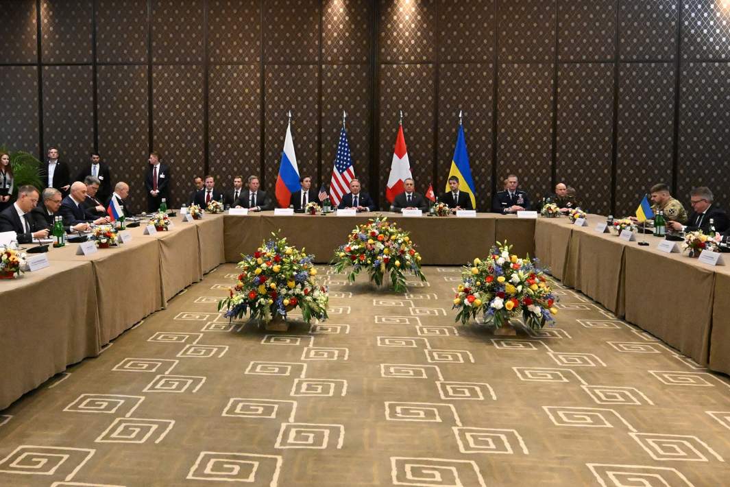 Участники трехсторонней встречи делегаций России, США и Украины в Женеве. 17 февраля 2026 года