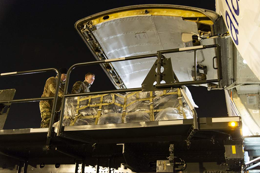 Поставки оружия