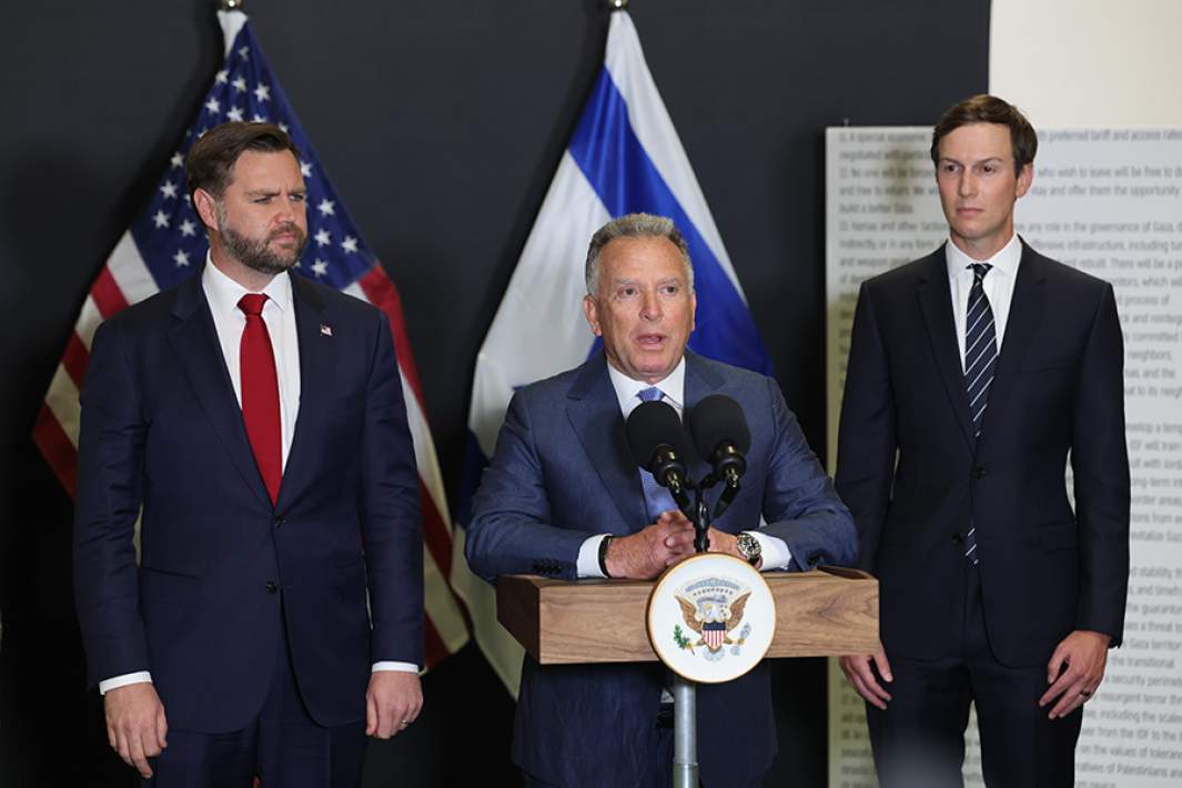 Вице-президент США Джей Ди Вэнс, специальный посланник США на Ближнем Востоке Стив Уиткофф и представитель администрации США Джаред Кушнер, специальный посланник США на Ближнем Востоке Стив Уиткофф, представитель администрации США на переговорах по Газе Джаред Кушнер