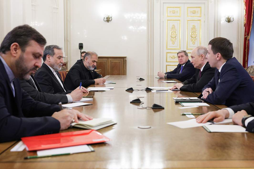 Владимир Путин и Аббас Аракчи