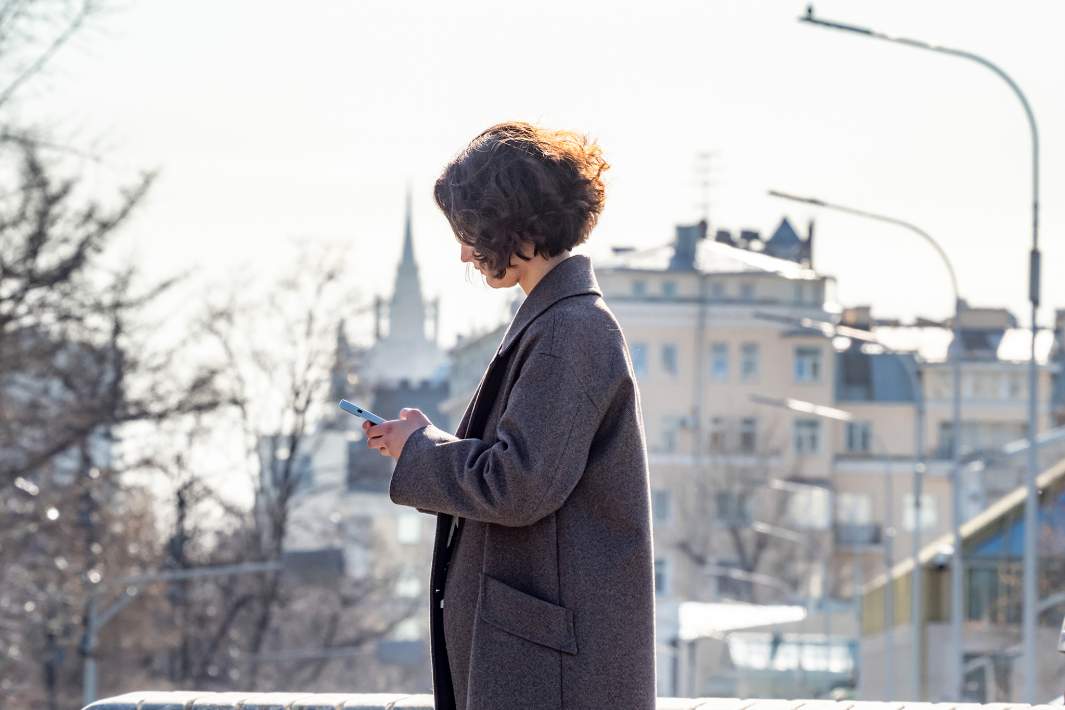 телефон в руках