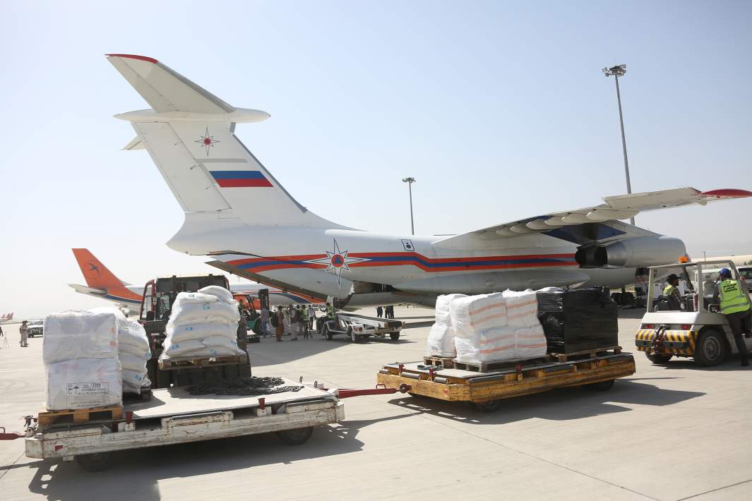 самолет с гуманитарной помощью