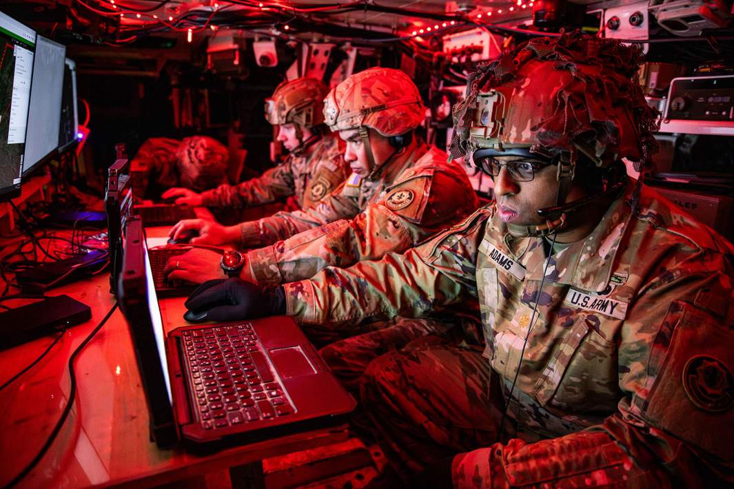 Военные США за компьютером 
