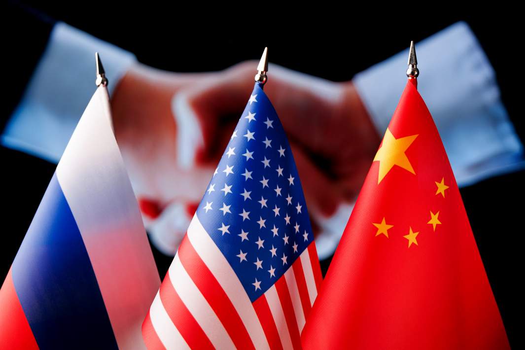 флаги россии, сша и китая