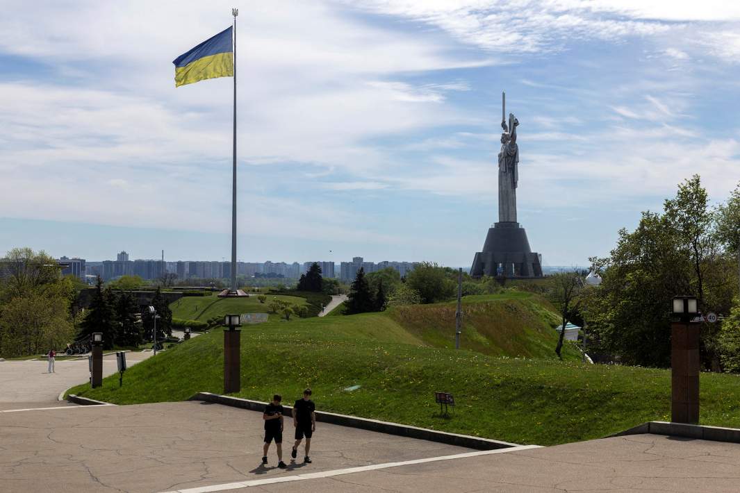 украина