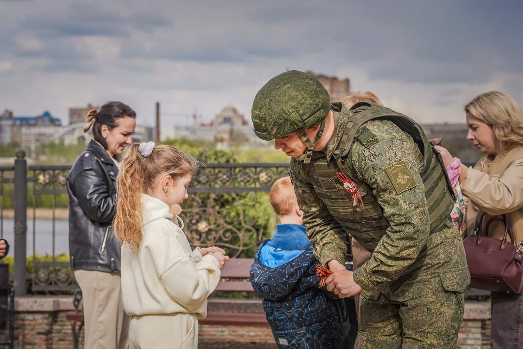 боец и девочка