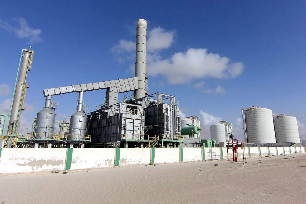 Завод нефти в Ливии