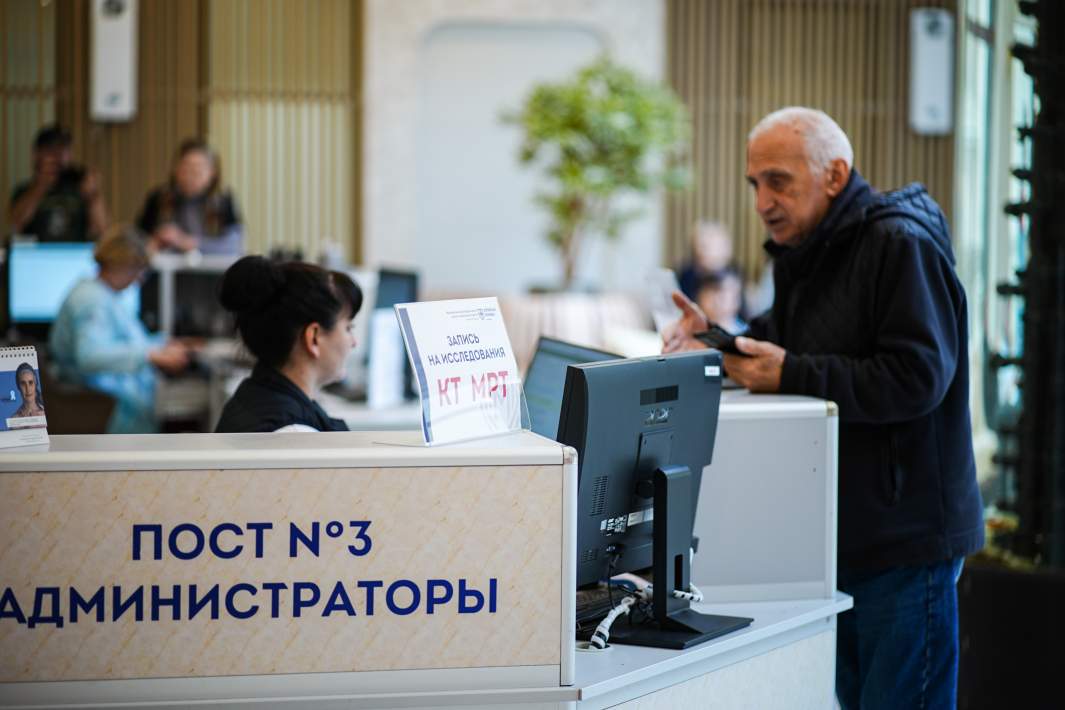 врач