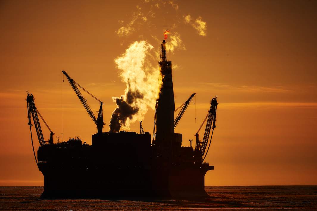 Морская нефтедобывающая платформа