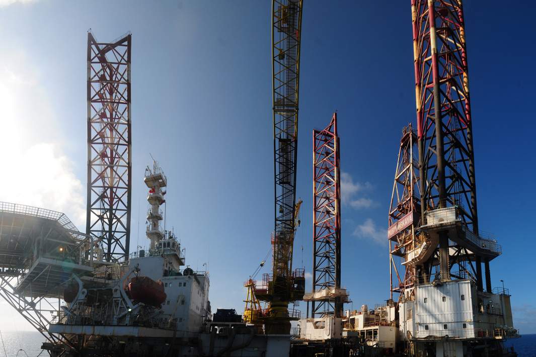 Российская нефтедобывающая самоподъемная плавучая буровая установка