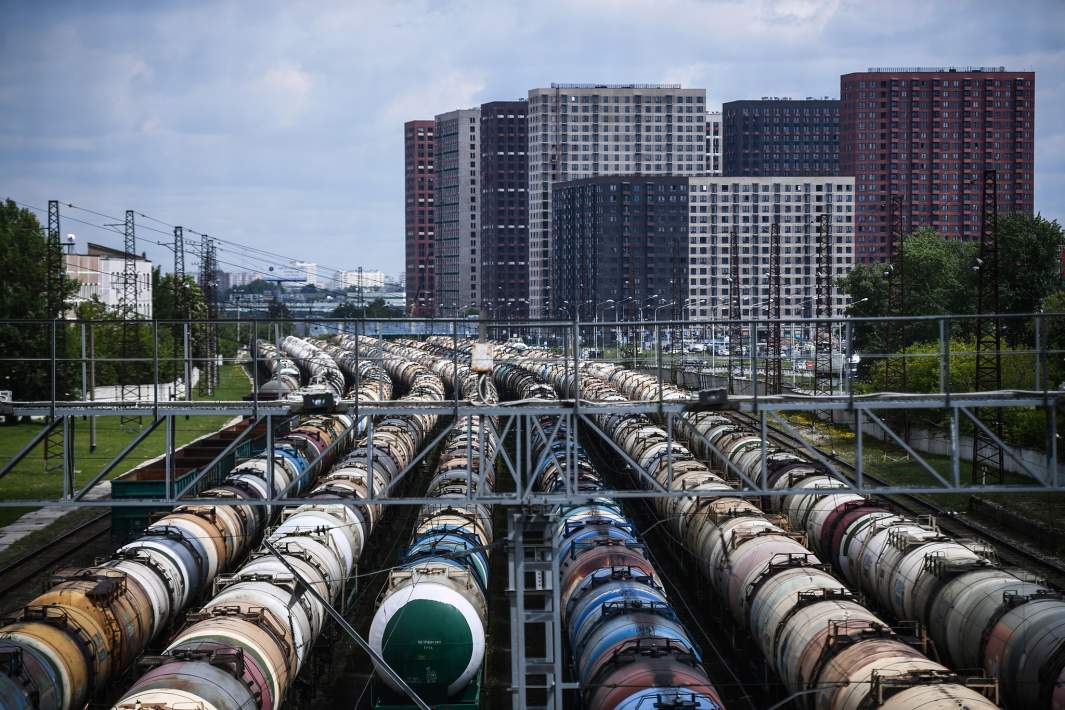 Цистерны с нефтью 