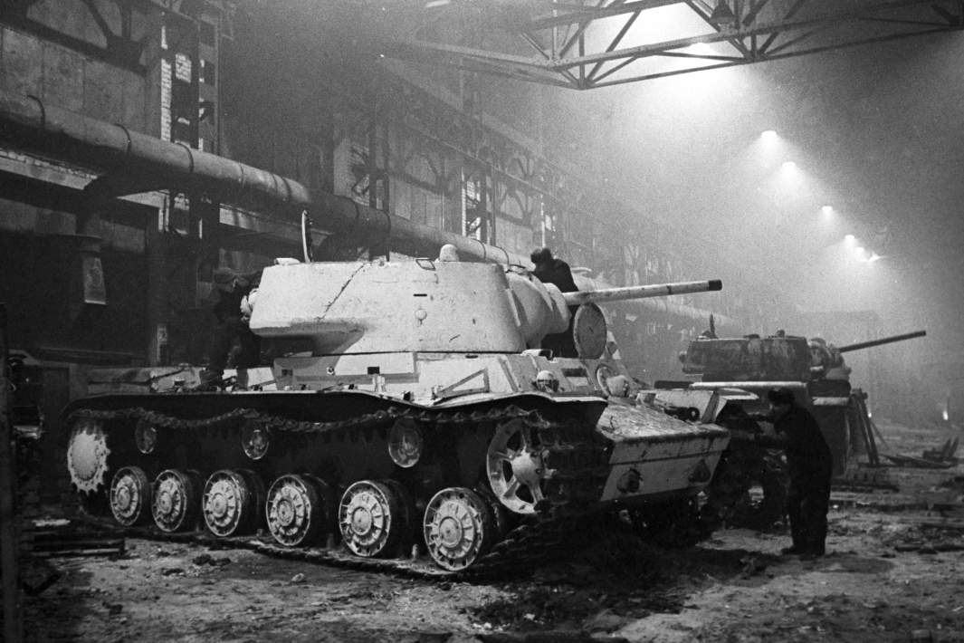 Производство танков Т-34 и ИС-2. 1 декабря 1944 года