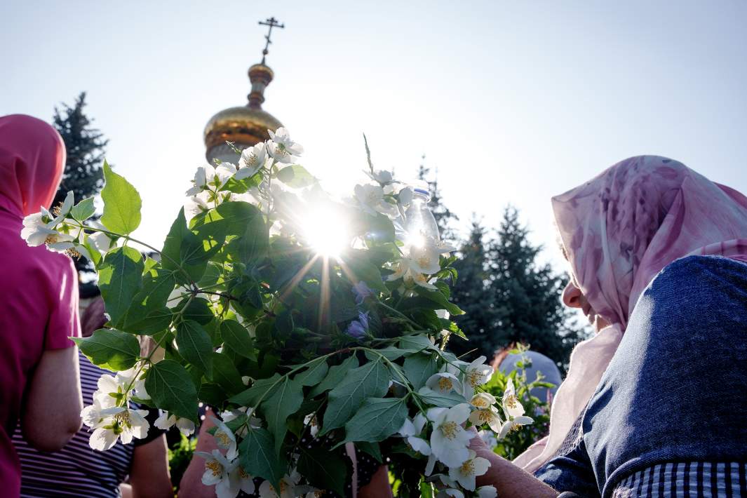 Цветы на праздник Троицы