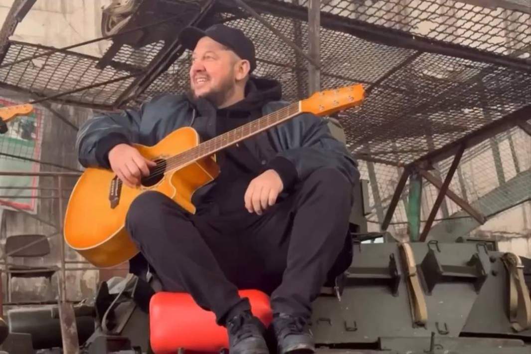 Певец Сергей Бобунец