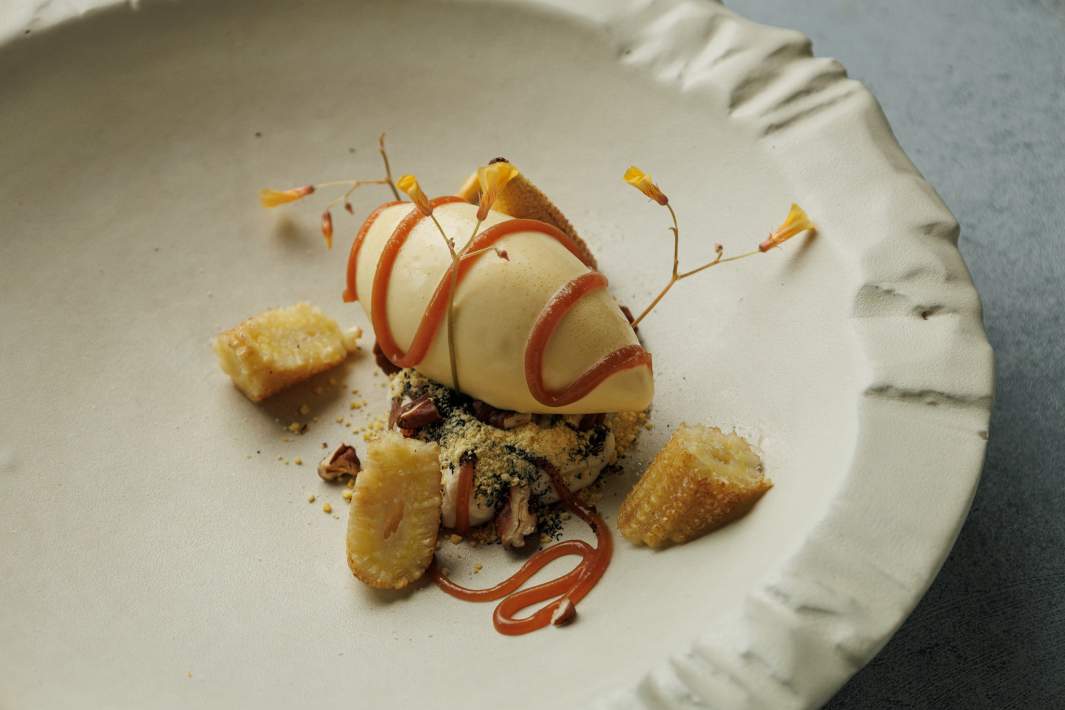 Кукурузное мороженое с карамелью и початками молодой кукурузы