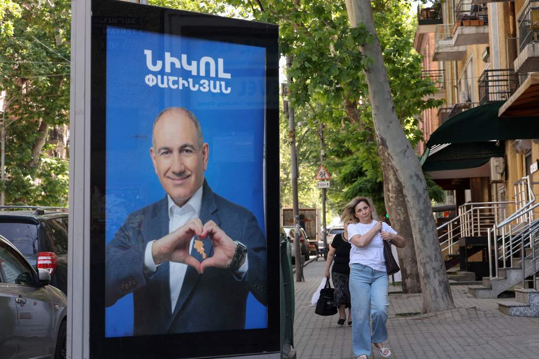 Баннеры на улице Армении 