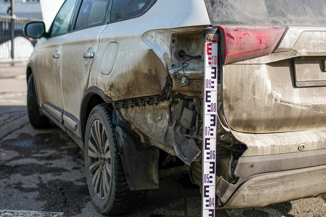 Разбитый автомобиль 