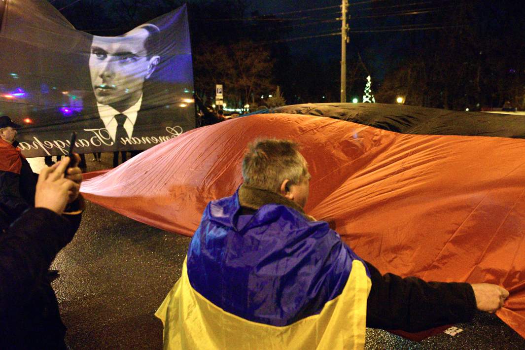 украина