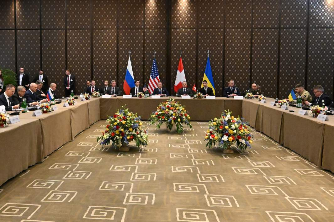 Участники трехсторонней встречи делегаций России, США и Украины в Женеве. 17 февраля 2026 года