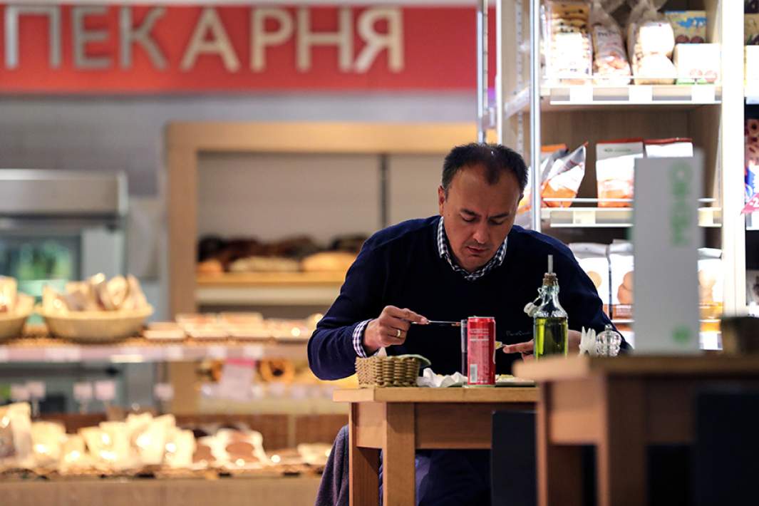 В кафе супермаркета